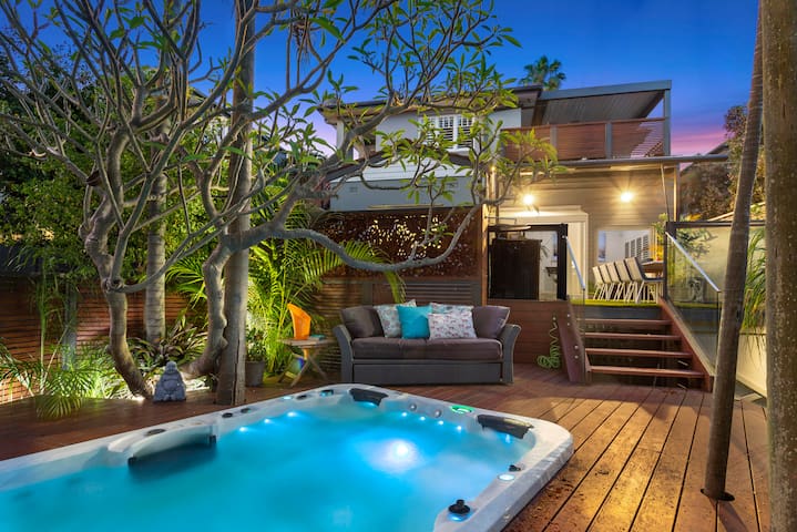 Balmoral Beach Mini Resort.