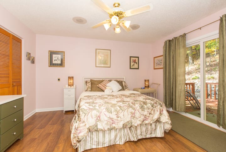 Главна спалня (горе, двойно легло).