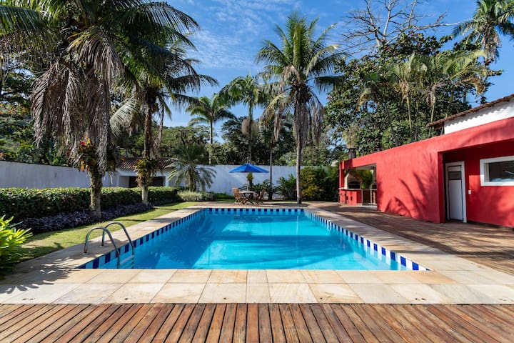 Casa Pérez Vargem Gde – 5 suítes, piscina, futebol