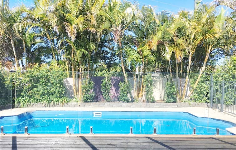 Palm Oasis at One Mile