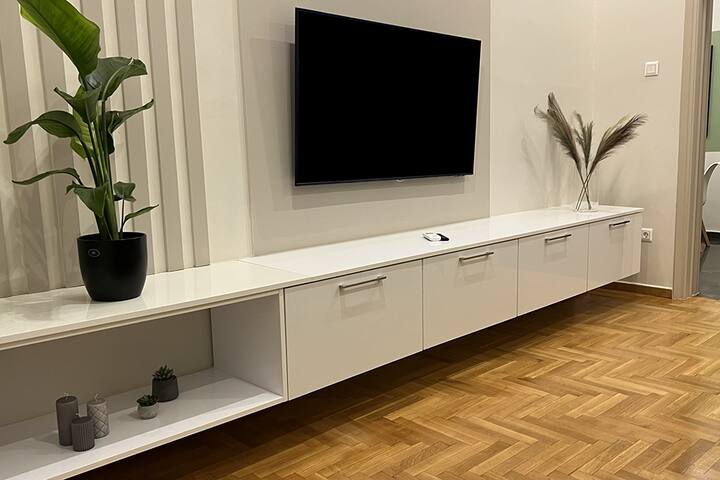 MEDLUXE LUXURY APARTMENT! gallery image 3