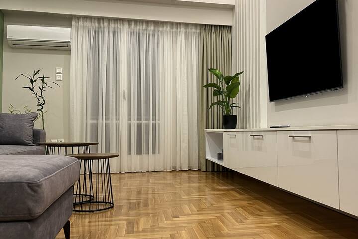 MEDLUXE LUXURY APARTMENT! gallery image 2