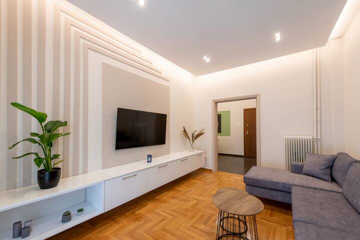 MEDLUXE LUXURY APARTMENT!