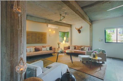 New - ROMANTIC GETAWAY - ARCHITECTURAL MASTERPIECE
