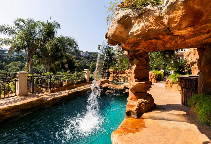 Luxurious Villa 6BD with Pool & View gallery image 3