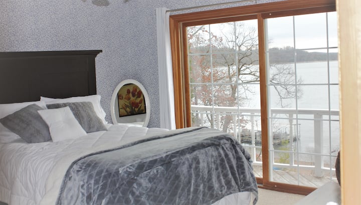 Dhoma e parë e gjumit në katin e poshtëm 