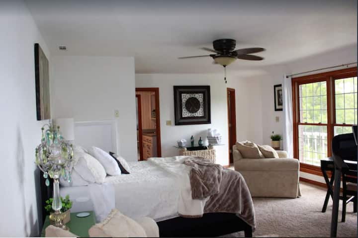 Dhomë gjumi në katin e dytë poshtë