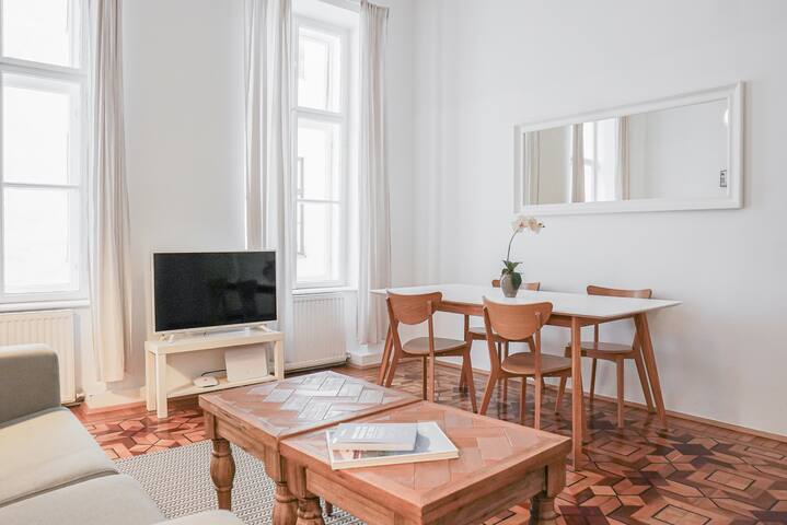 Fabulous City Center Apartment – Apt 14 gallery image 5