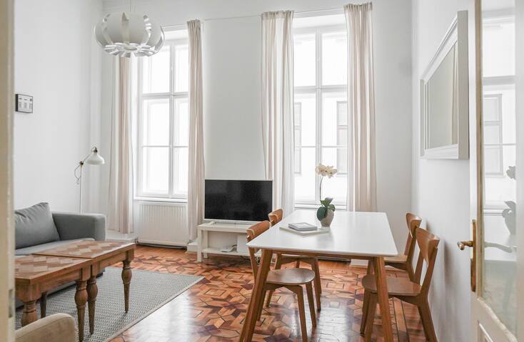 Fabulous City Center Apartment – Apt 14 gallery image 4