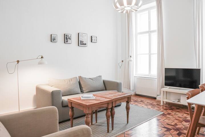 Fabulous City Center Apartment – Apt 14 gallery image 3