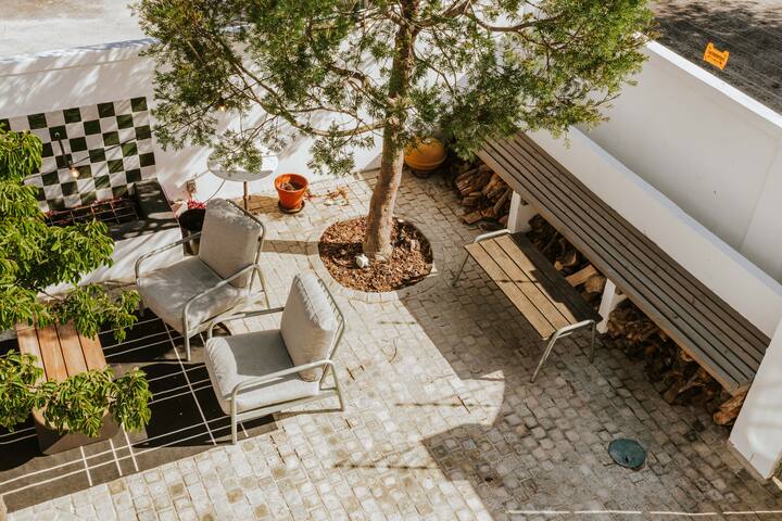 Contemporary family home with pool gallery image 4