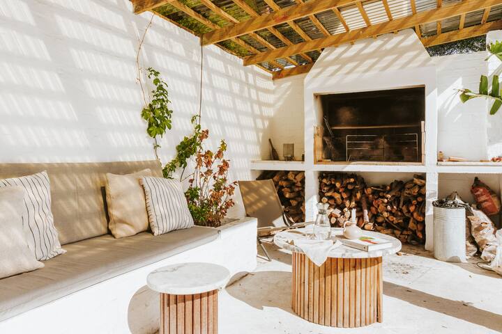 Contemporary family home with pool gallery image 3