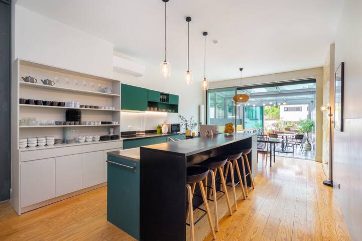 Sumptuous Escape: Heated Pool, Breakfast & Bliss gallery image 5