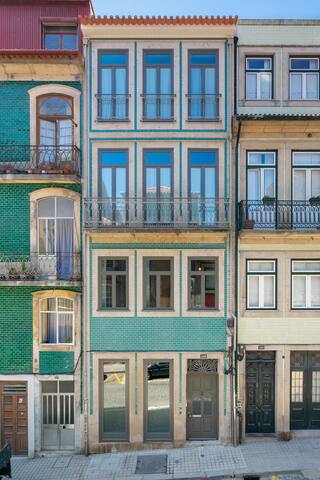 Sumptuous Escape: Heated Pool, Breakfast & Bliss gallery image 4