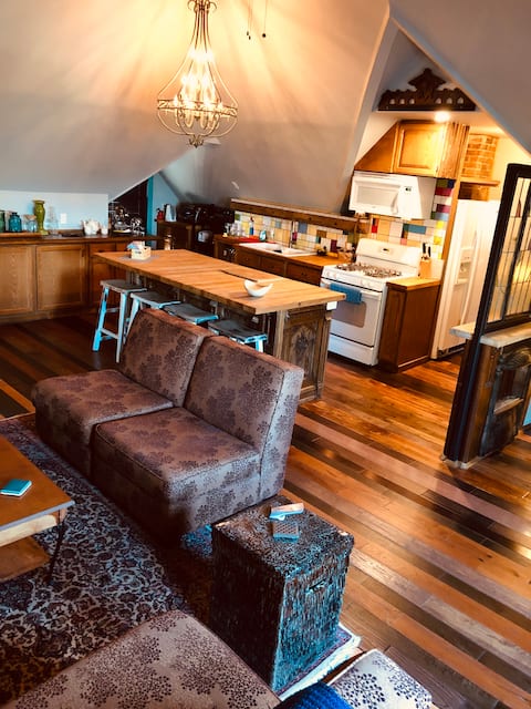 Popular Airbnb listing: OldeWalkerville Loft Gem on the River in Walkerville