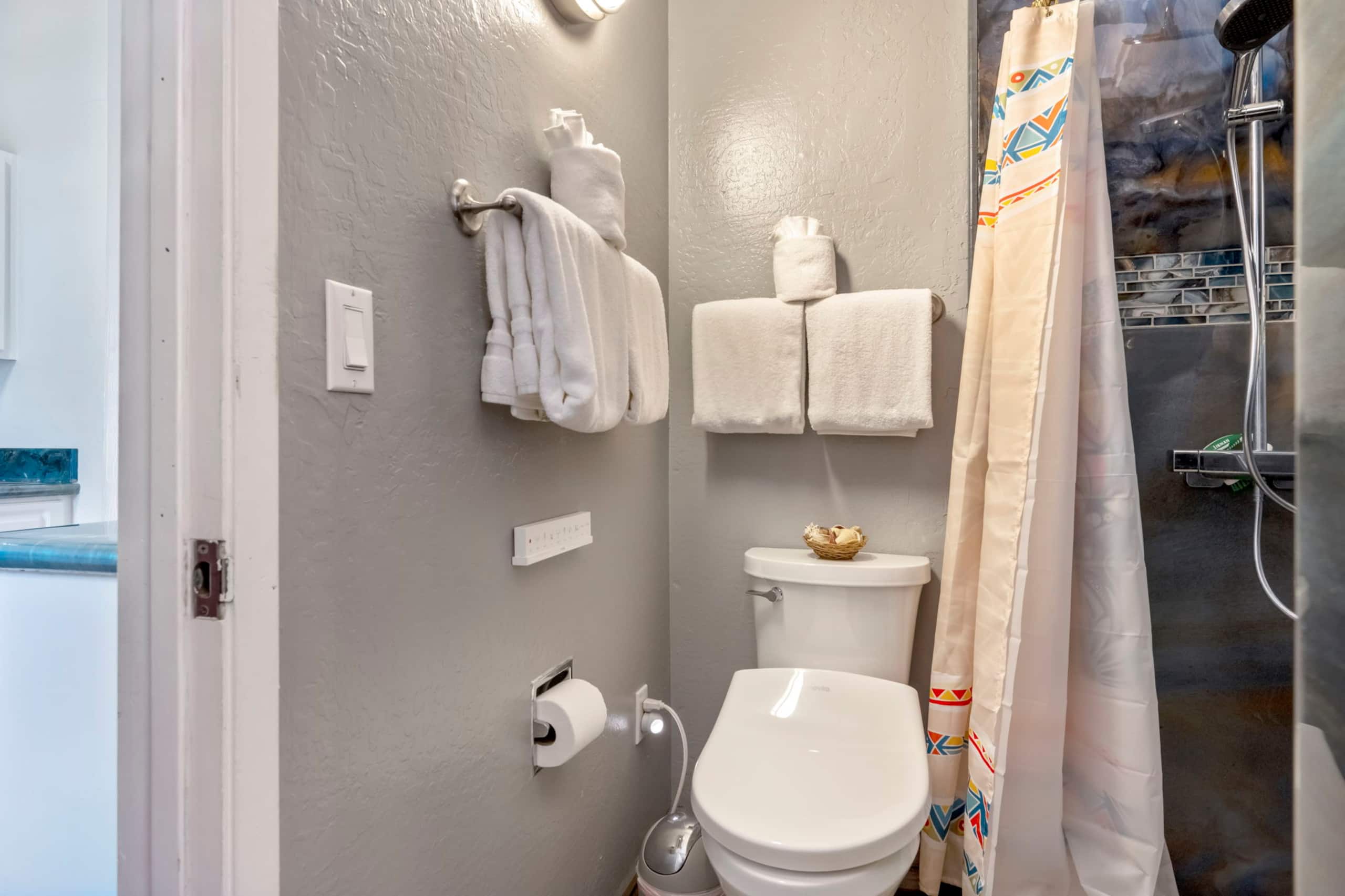 Condo in Lahaina · ★4.99 · Studio · 1 bed · 1 private bath - Image 16
