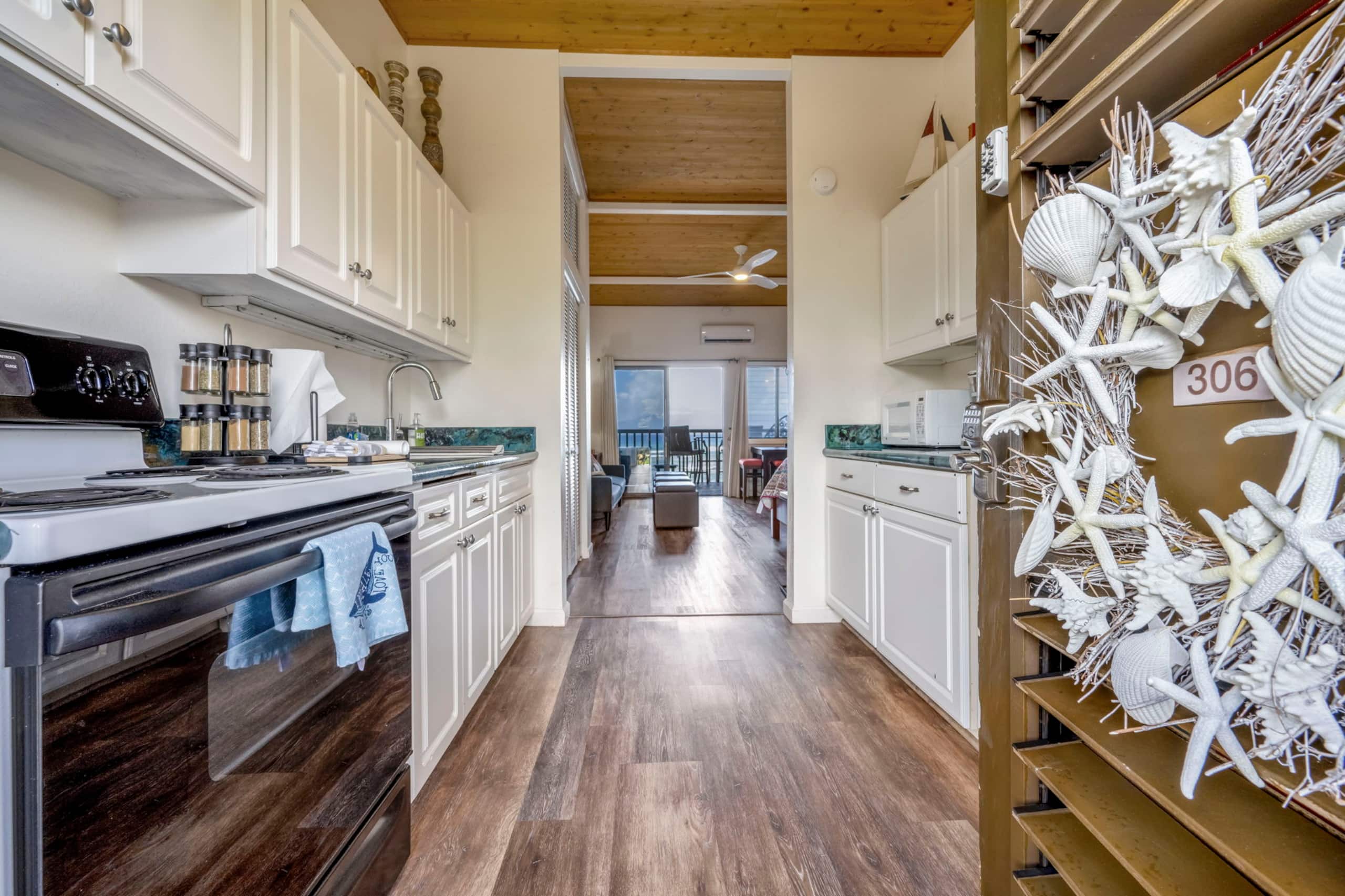 Condo in Lahaina · ★4.99 · Studio · 1 bed · 1 private bath - Image 8