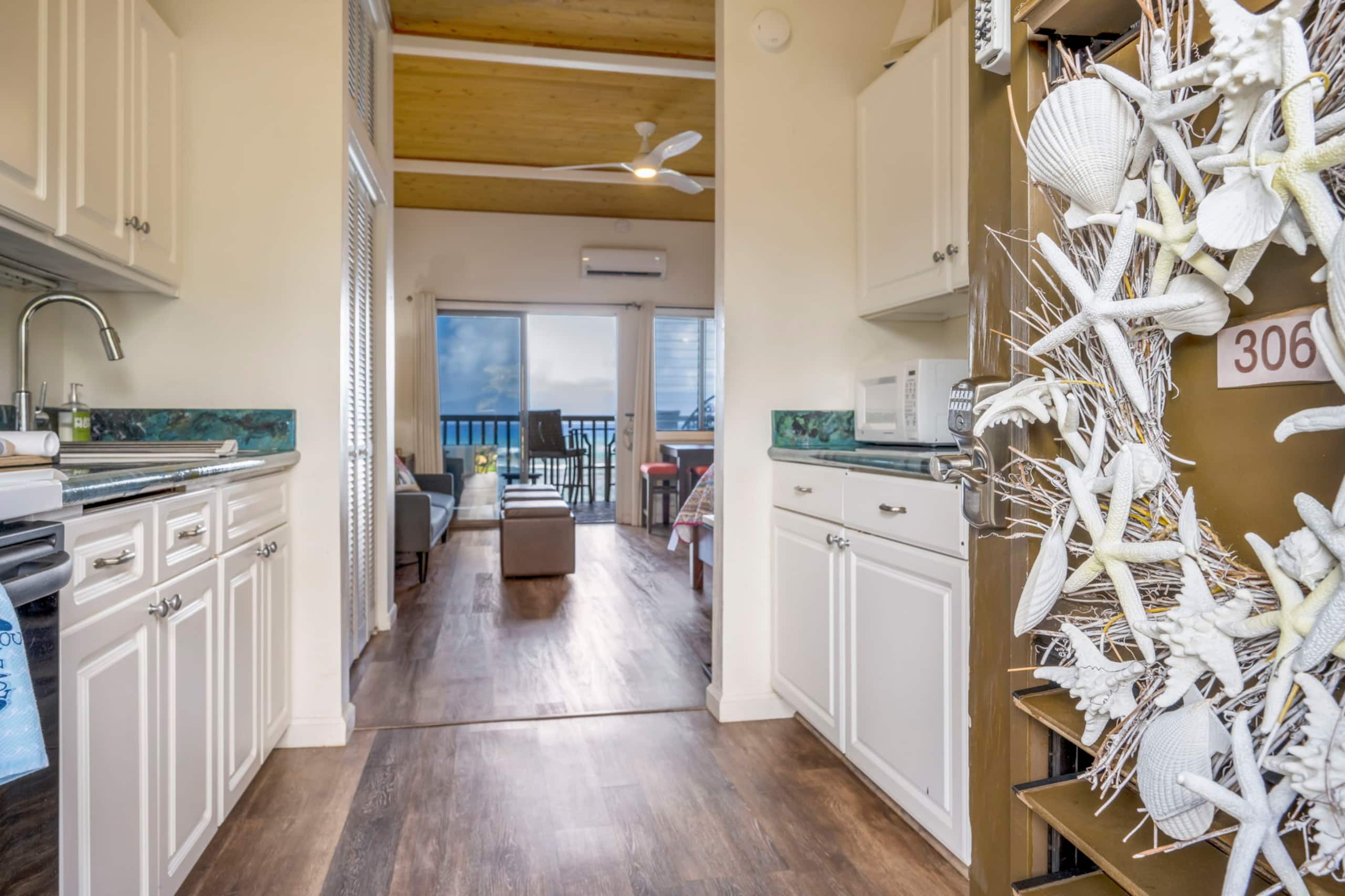Condo in Lahaina · ★4.99 · Studio · 1 bed · 1 private bath - Image 7