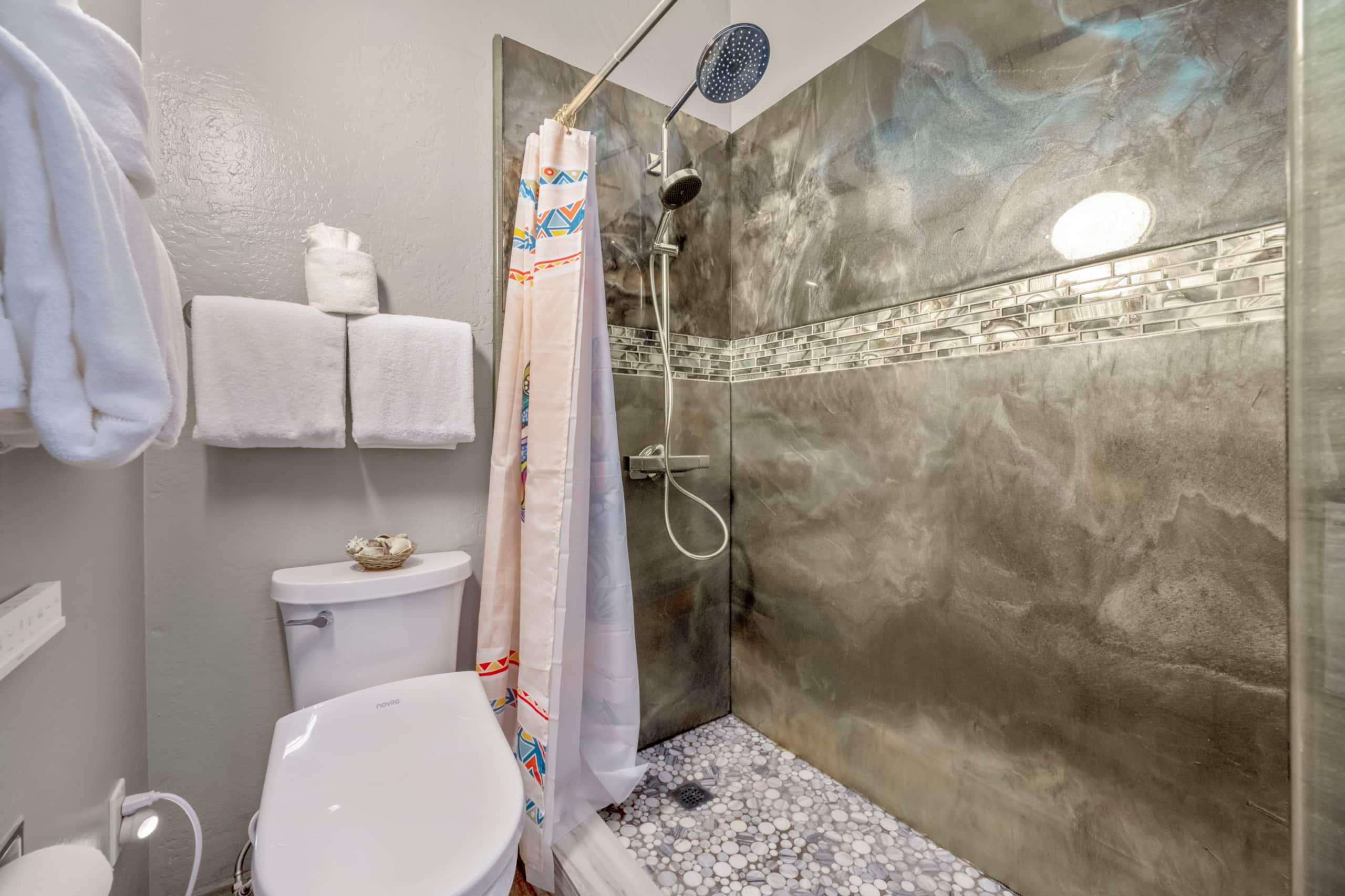Condo in Lahaina · ★4.99 · Studio · 1 bed · 1 private bath - Image 17