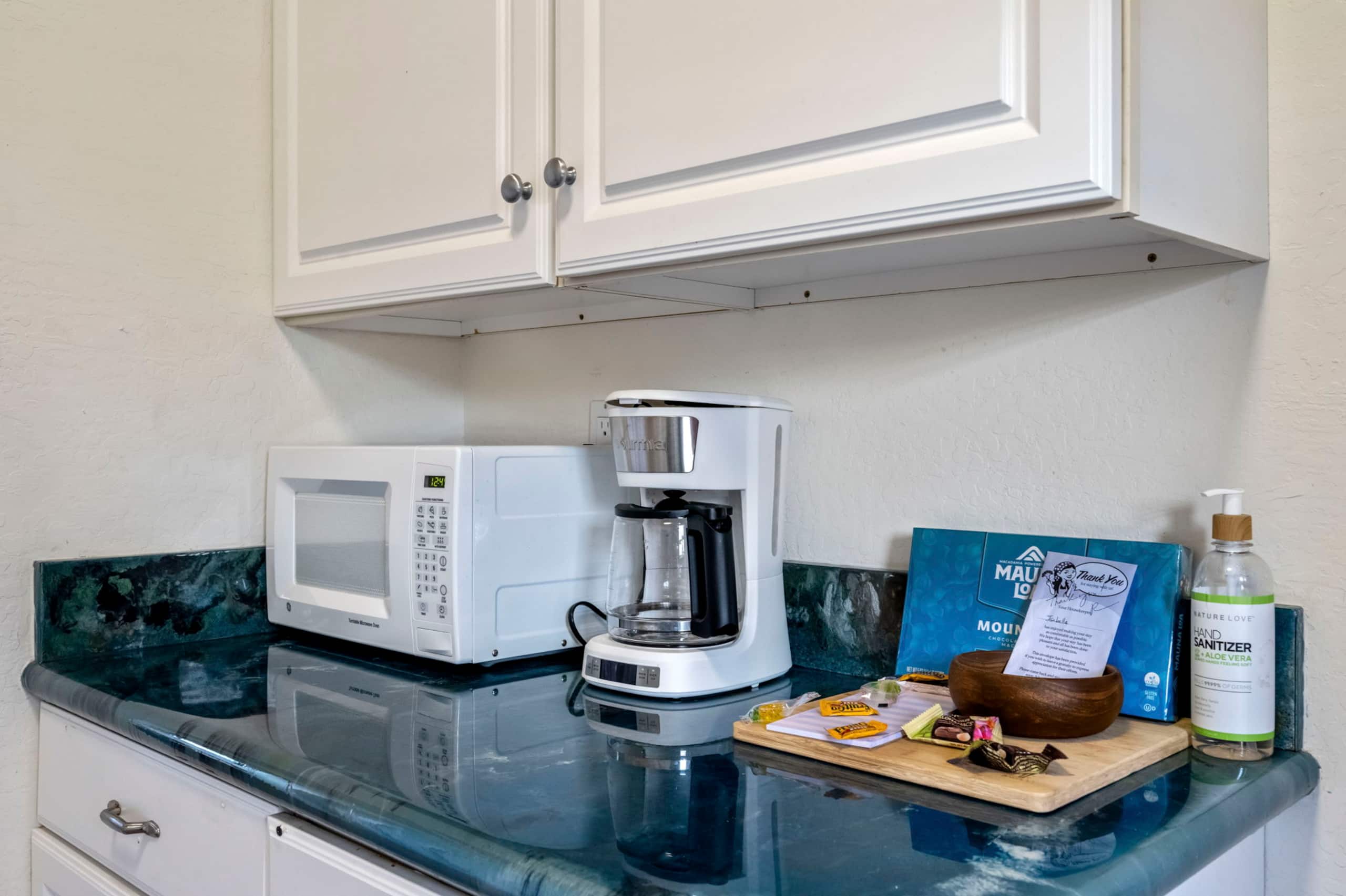 Condo in Lahaina · ★4.99 · Studio · 1 bed · 1 private bath - Image 12