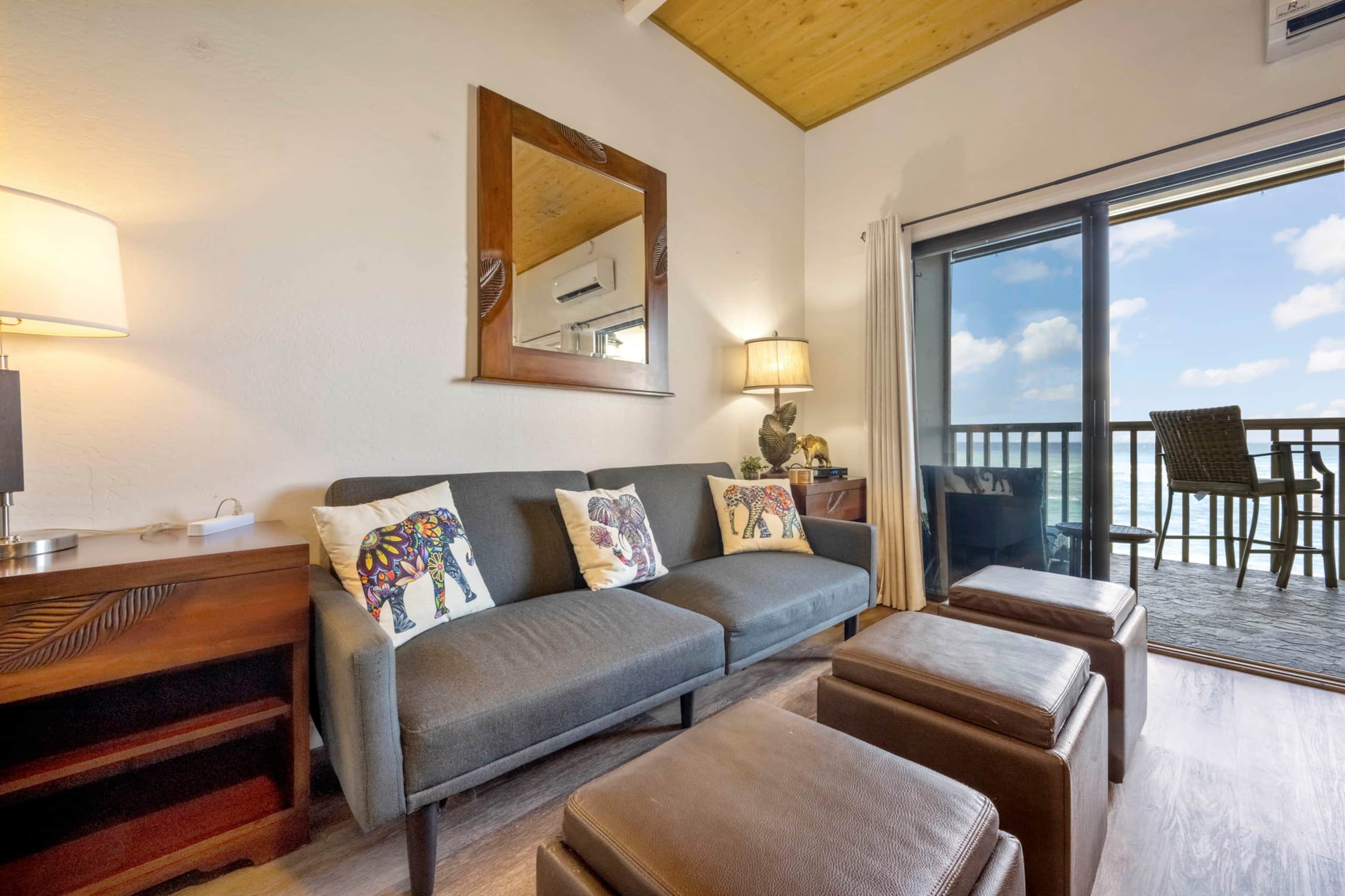 Condo in Lahaina · ★4.99 · Studio · 1 bed · 1 private bath - Image 3
