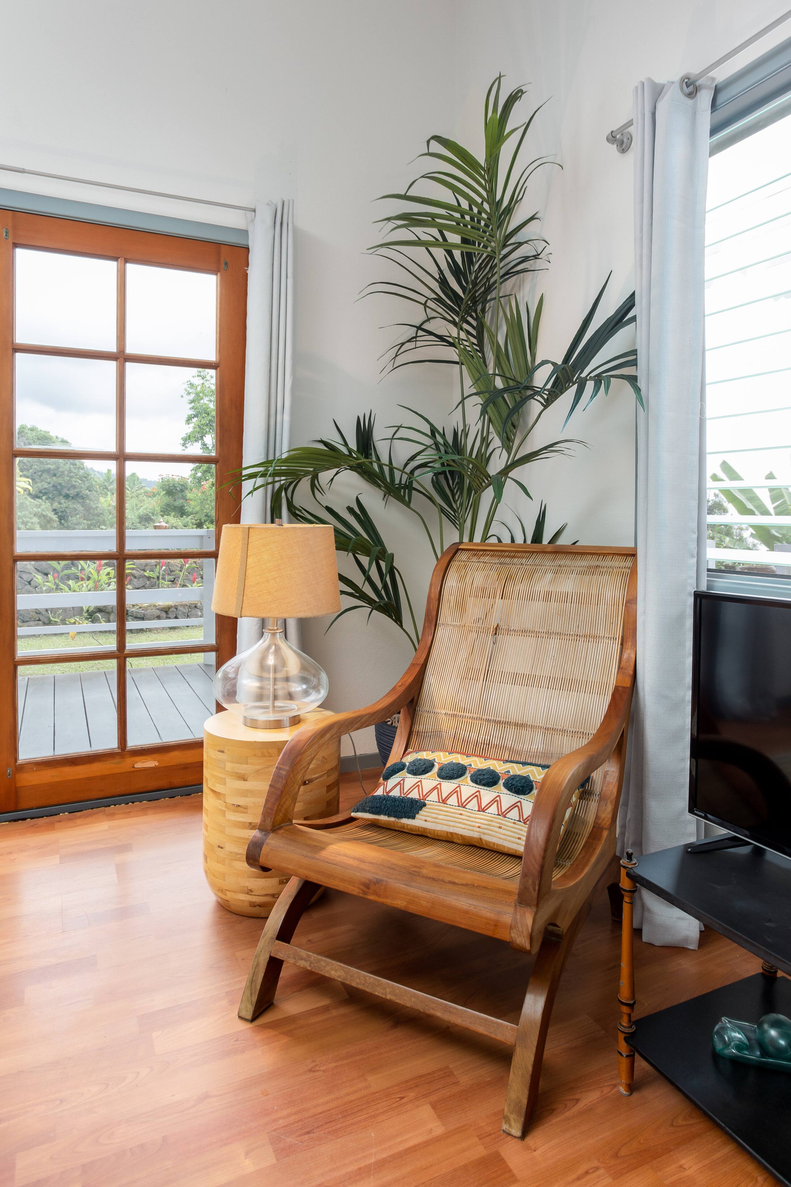 SWELL: Romantic Gem w/Sweeping Coastline Views - Image 5