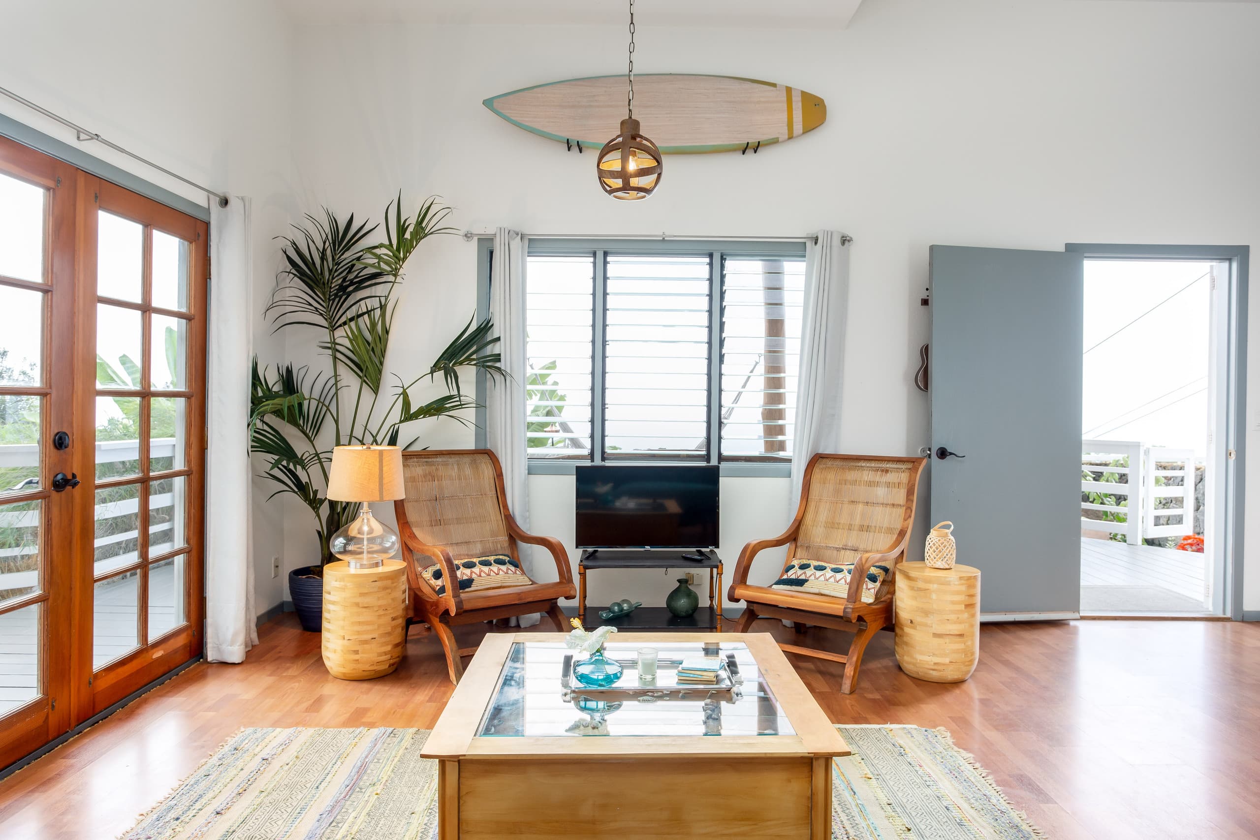 SWELL: Romantic Gem w/Sweeping Coastline Views - Image 4