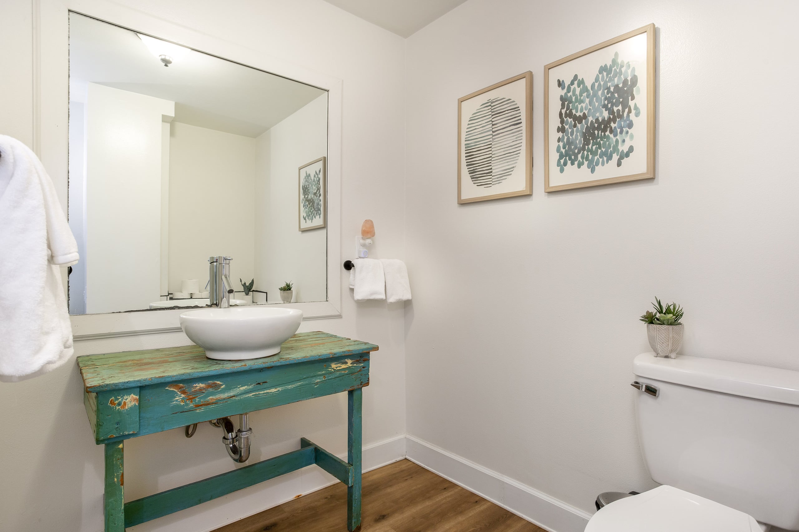 SWELL: Romantic Gem w/Sweeping Coastline Views - Image 10