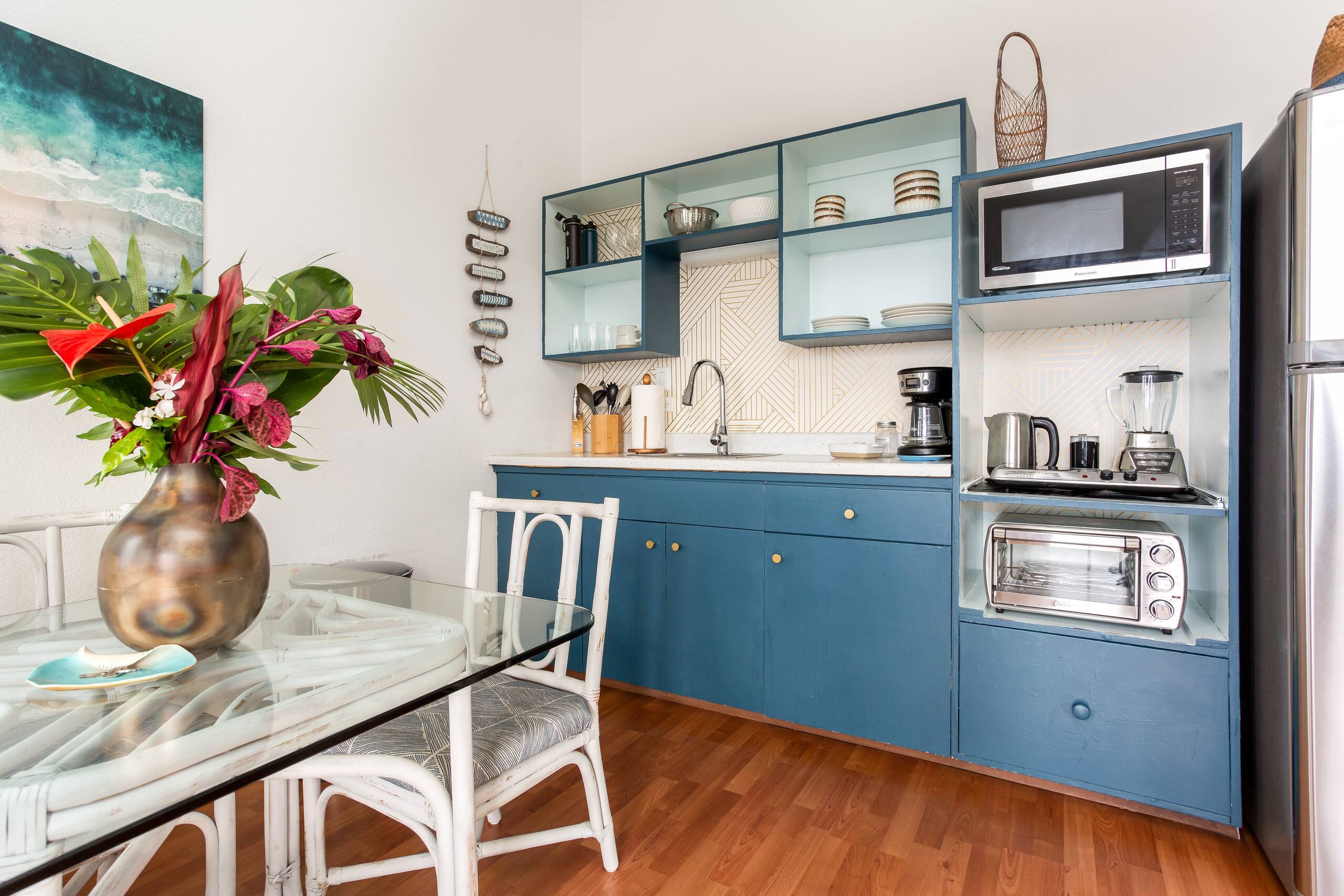 SWELL: Romantic Gem w/Sweeping Coastline Views - Image 7