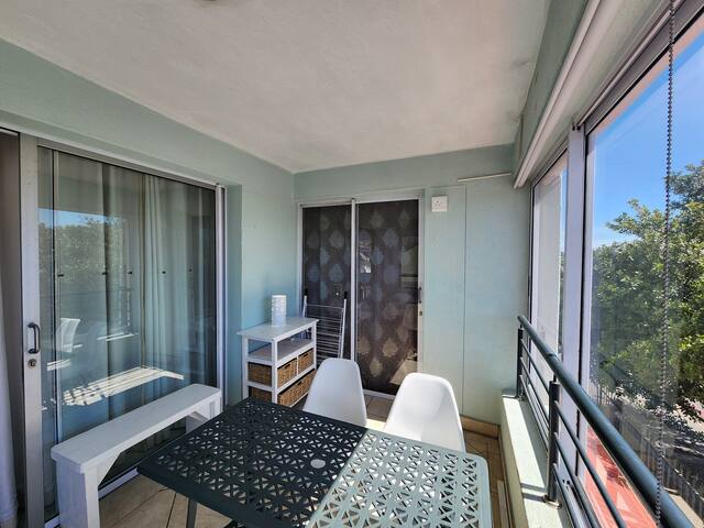 Anchor Bay Self-Catering Luxury Apartment gallery image 4