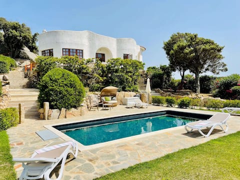 Pool & Ocean view