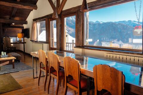 Apartment with panoramic view and fireplace