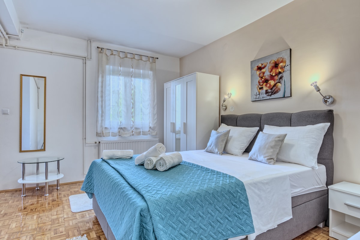 Ново пружинно легло за 2 души и за 1 човек :) За идеален сън :) 
Гостите ни казаха: „Леглата бяха наистина удобни“