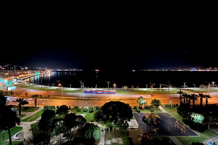 Great Seaview and Downtown, 2BR & King Size Beds