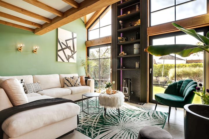 Beautiful Designer House @ the Water