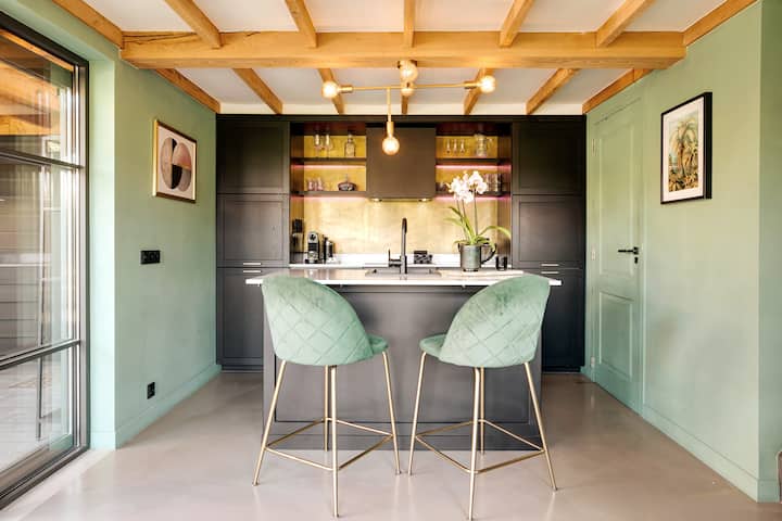 Beautiful Designer House @ the Water