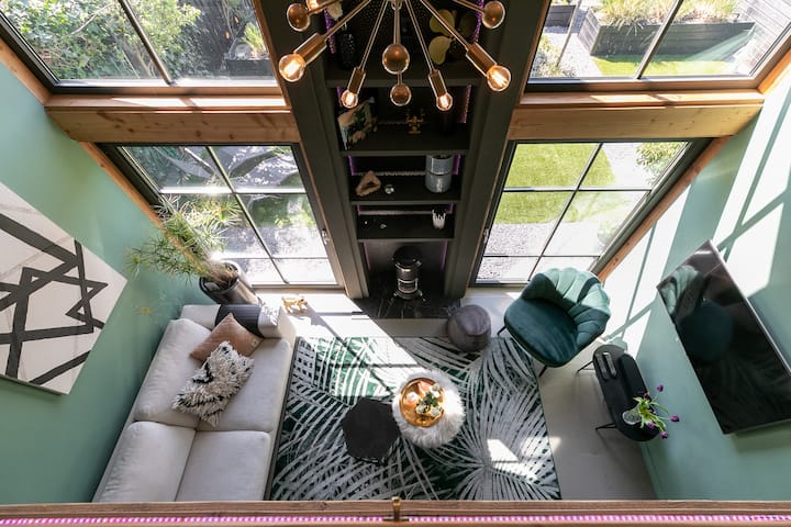 Beautiful Designer House @ the Water