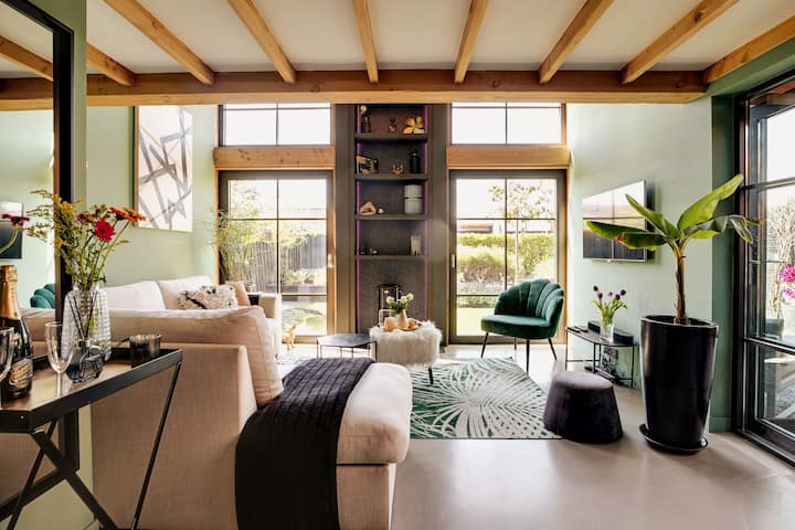 Beautiful Designer House @ the Water