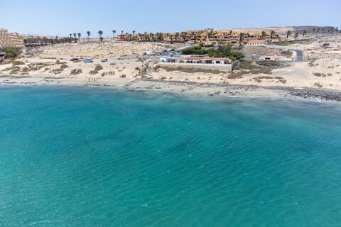 Business Class Three: - Beach house right on the sea!