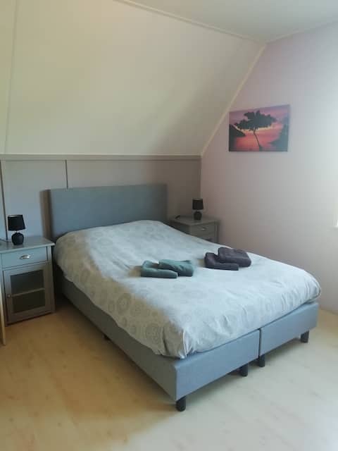 Excellent located  large guest room near Rotterdam