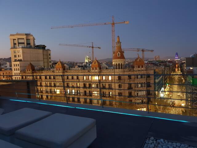 Barcelona center penthouse solarium gallery image 5