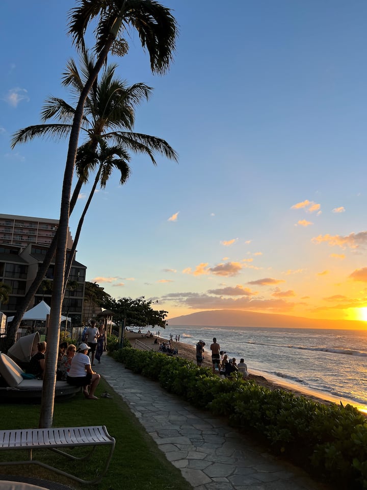 Kaanapali Shores Modern Beachside Resort Condo - Condominiums for