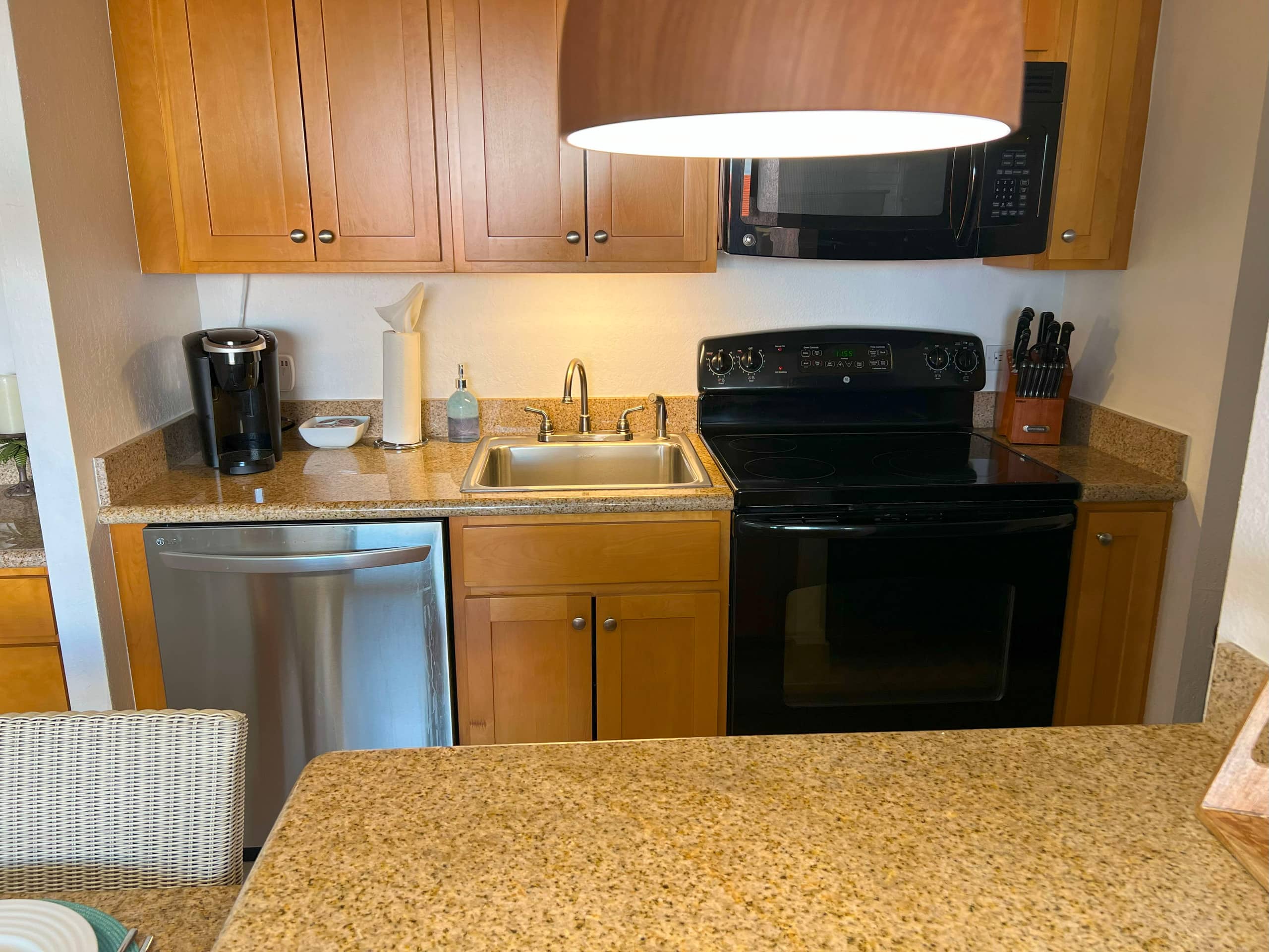 Condo in Lahaina · ★4.83 · Studio · 2 beds · 1 private bath - Image 13