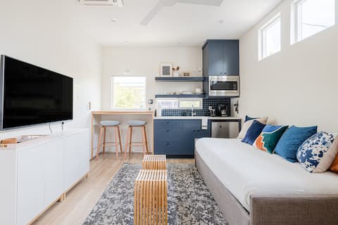 Popular Airbnb listing: Prime Austin Location Downtown Staycation in East Cesar Chavez