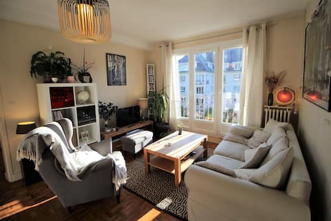 Successful Airbnb property: Quiet and bright apartment in the city center in Caen