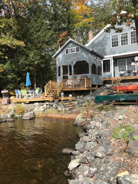 Lakefront Retreat with Stunning Views