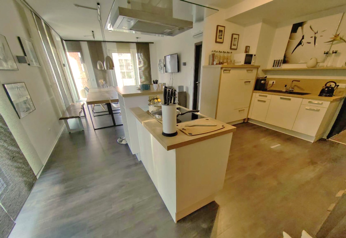 Top performing Airbnb: "Opus" The Designed Downtown Residence-the Palace in Offenbach Am Main