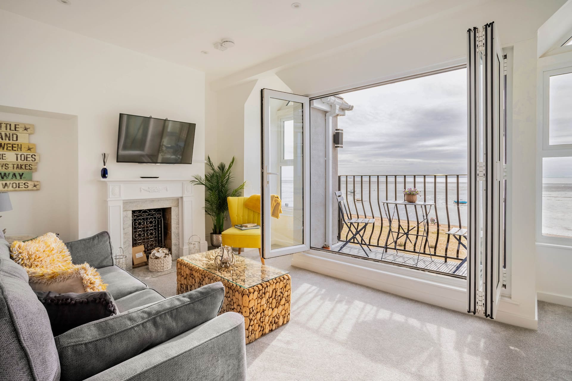 Estuary Views Penthouse 🖤 Beachfront with Parking — foto 2