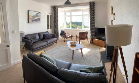 Top performing Airbnb: Superb location, gardens, views and parking in Abertafol, Dyfi