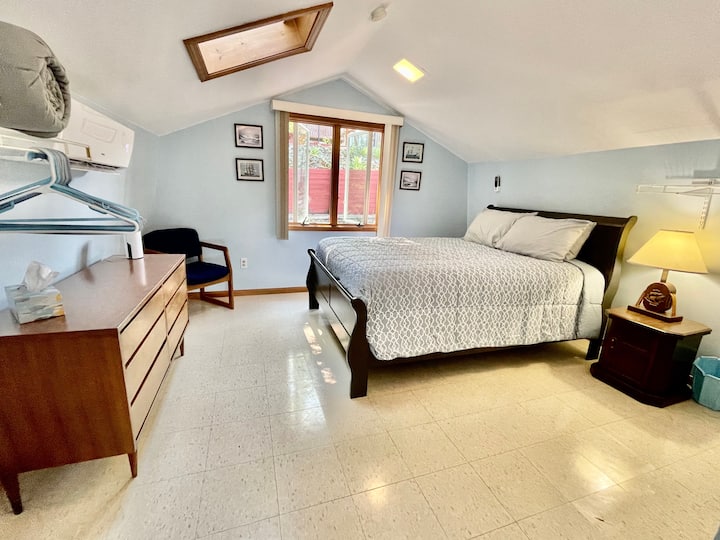 Vilë #3 Kondicioner muri me dhomë gjumi 
me zonë të largët mban zonë të freskët dhe të rehatshme. Raftet e magazinimit dhe varëset 